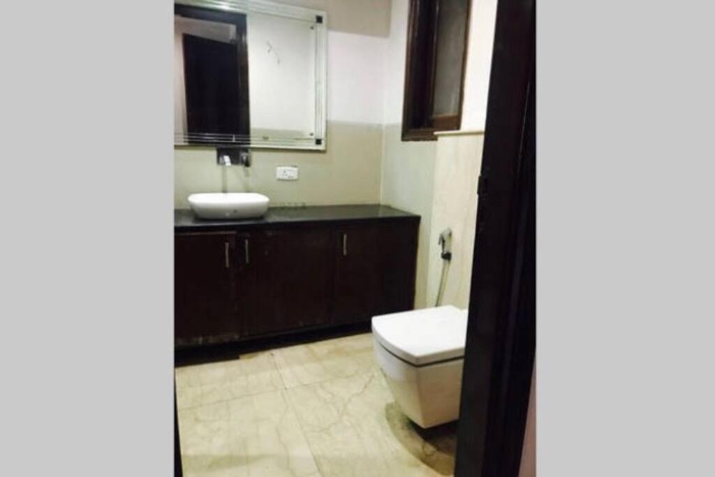 Service Near Apollo Hospital * New Delhi