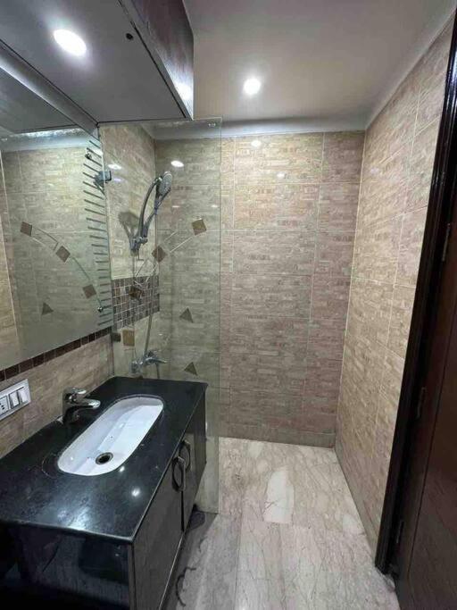 Appartement Service Near Apollo Hospital *