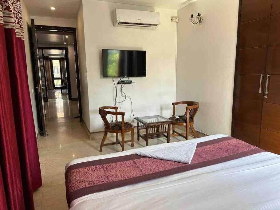 Apartment Service Near Apollo Hospital New Delhi